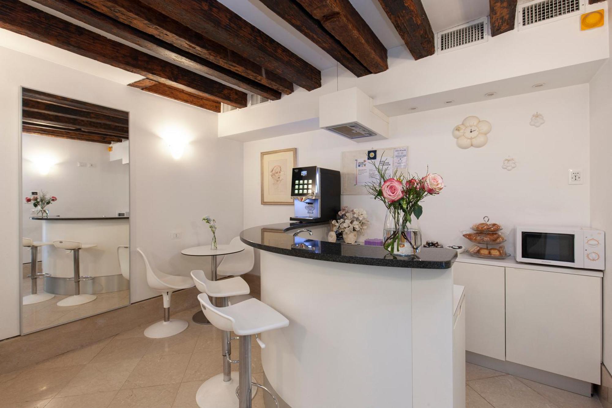 Santa Margherita Guest House Venice Exterior photo