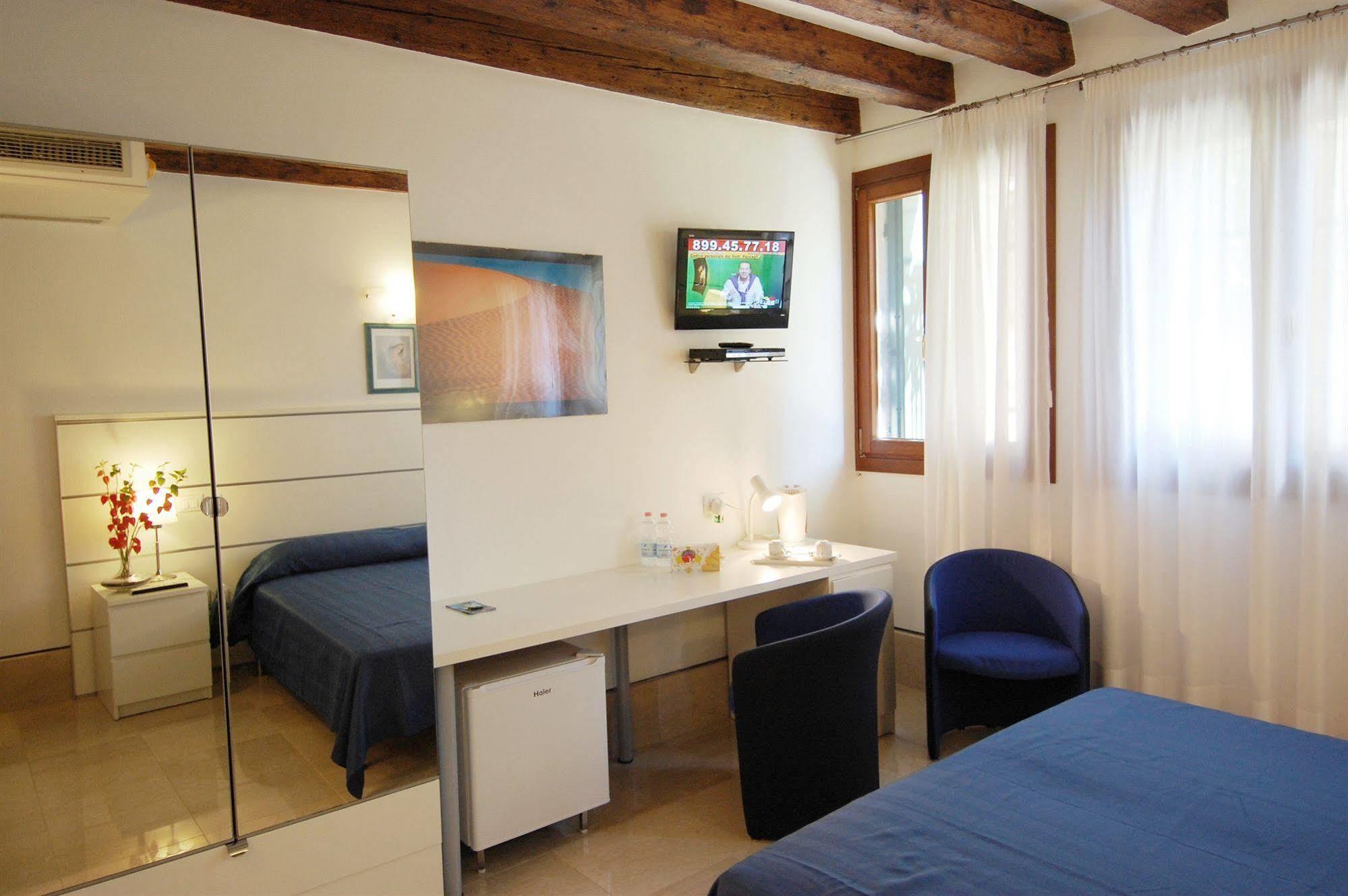 Santa Margherita Guest House Venice Exterior photo